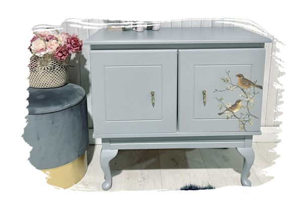 Discover Newcolours high-coverage acrylic furniture paint, designed for easy application on wood and furniture in Ireland & UK. No need for sealing – durable and long-lasting results. Perfect for upcycling and DIY projects! Newcolours premium acrylic furniture paint – easy to use, high coverage, and durable. Ideal for wood & furniture in Ireland & UK.