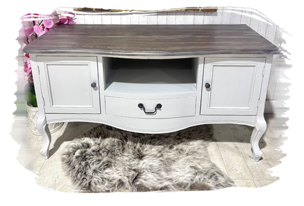 Discover Newcolours high-coverage acrylic furniture paint, designed for easy application on wood and furniture in Ireland & UK. No need for sealing – durable and long-lasting results. Perfect for upcycling and DIY projects! Newcolours premium acrylic furniture paint – easy to use, high coverage, and durable. Ideal for wood & furniture in Ireland & UK.