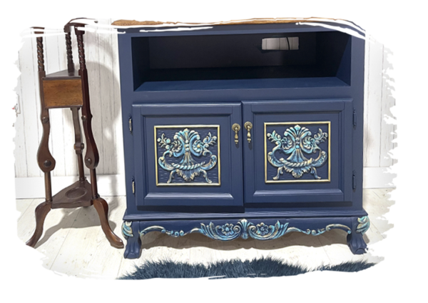 Discover Newcolours high-coverage acrylic furniture paint, designed for easy application on wood and furniture in Ireland & UK. No need for sealing – durable and long-lasting results. Perfect for upcycling and DIY projects! Newcolours premium acrylic furniture paint – easy to use, high coverage, and durable. Ideal for wood & furniture in Ireland & UK.