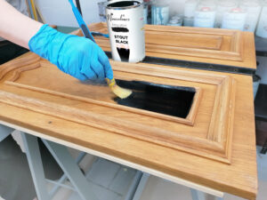 Paint with True Black Paint for furniture – Newcolours Stout Black in Ireland, UK, USA – Pro Tips
